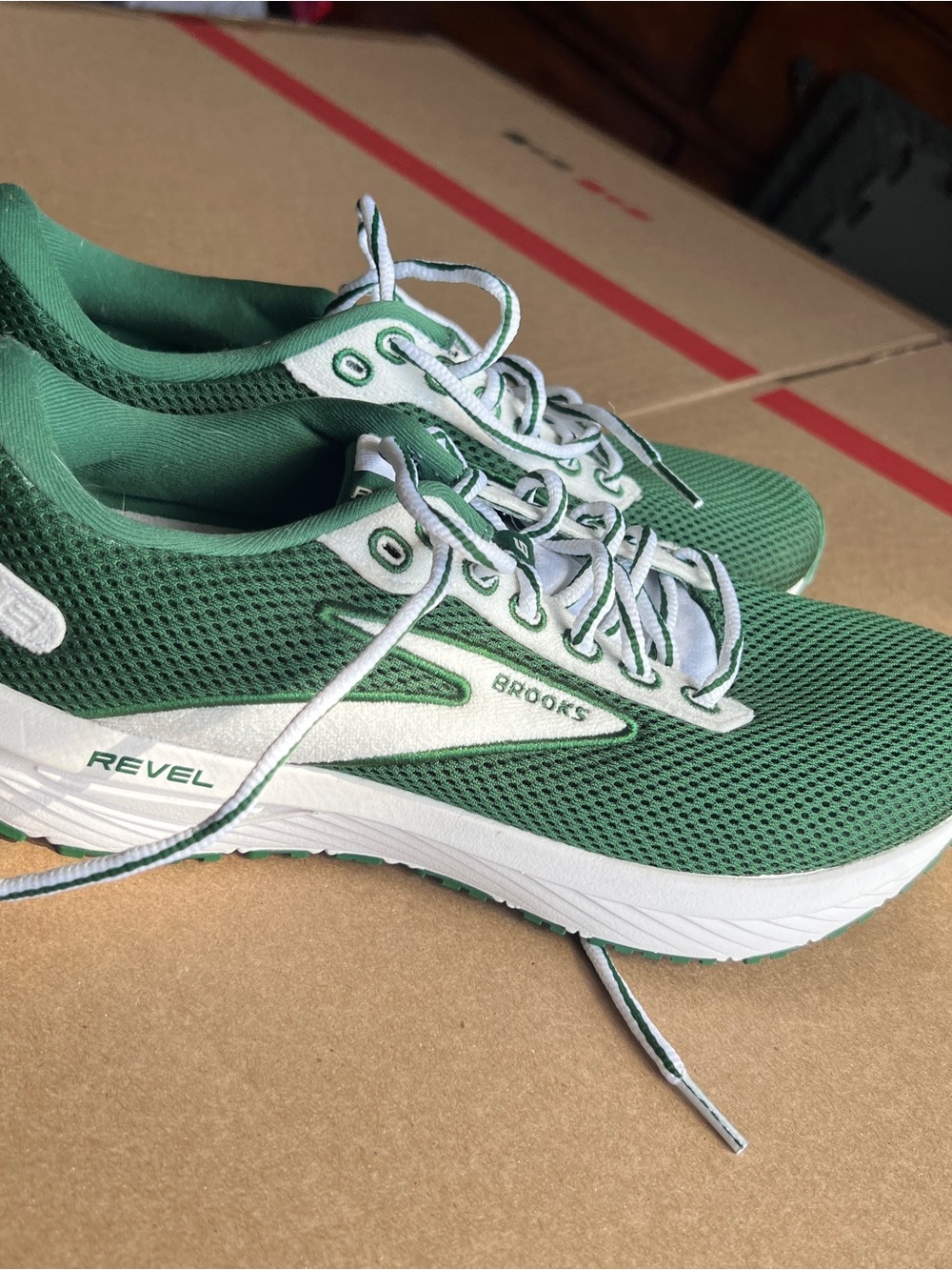 Brooks Revel Men’s 9 D No Box